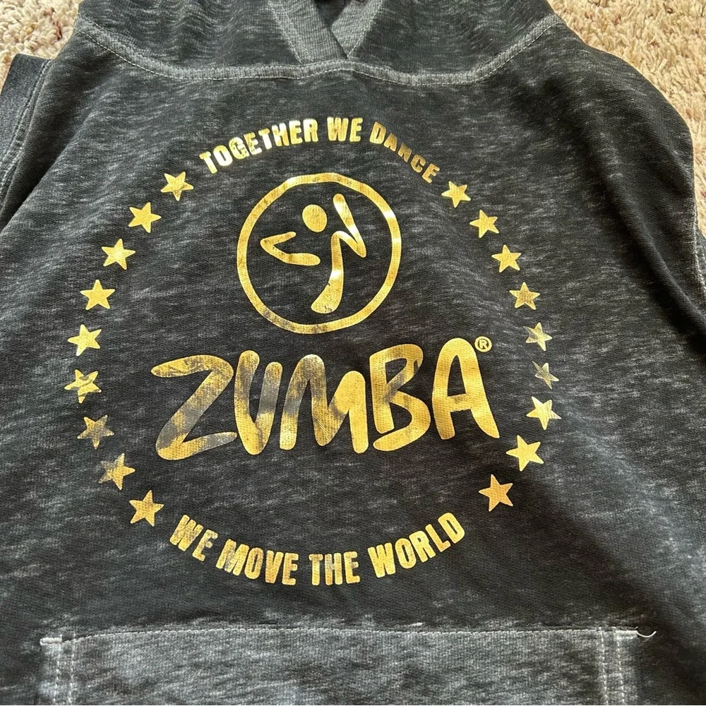 🆕Zumba Fitness Gray Top with Breathable Fabric and Sleek Design - Picture 5 of 5